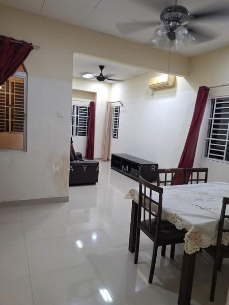 Rumah Bandar untuk Disewa di Manjung (Perak) - Maya Myra - Living Room - PropertyGuru.com.my