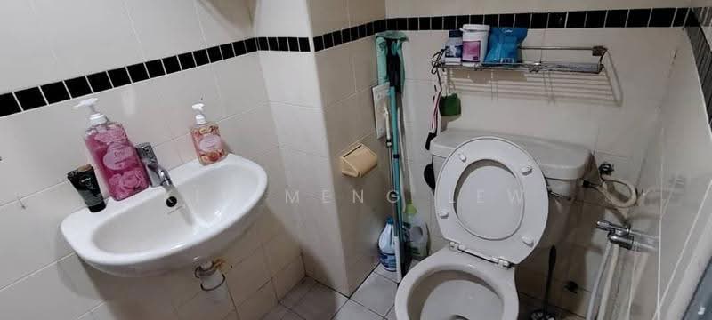 Apartment for Sale at Sri Intan 1 - Kim Meng Lew - Bathroom - PropertyGuru.com.my