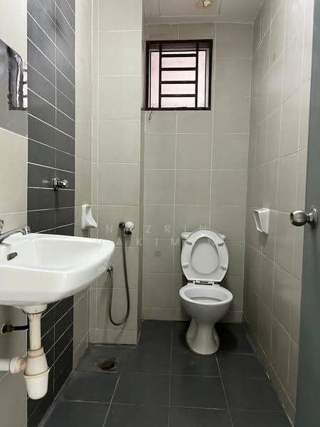 Pangsapuri untuk Dijual di Pangsapuri Damai - Nazrin Hakimin - Bathroom - PropertyGuru.com.my