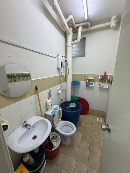 Service Residence for Sale at Kipark Apartment - Yvonne Lim - Bathroom - PropertyGuru.com.my