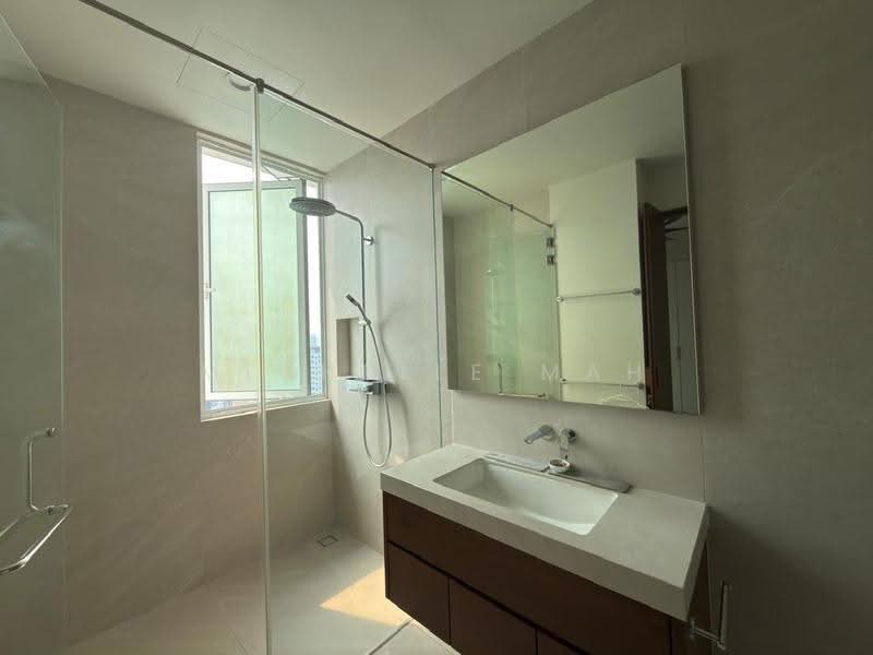 Kondominium untuk Dijual di The Cantonment - Michelle Mah - Bathroom - PropertyGuru.com.my