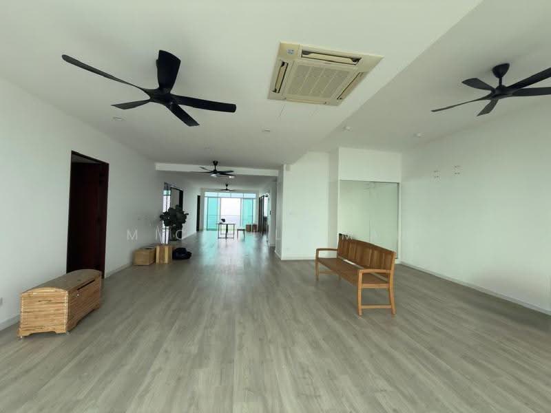 Kondominium untuk Dijual di The Cantonment - Michelle Mah - Living Room - PropertyGuru.com.my