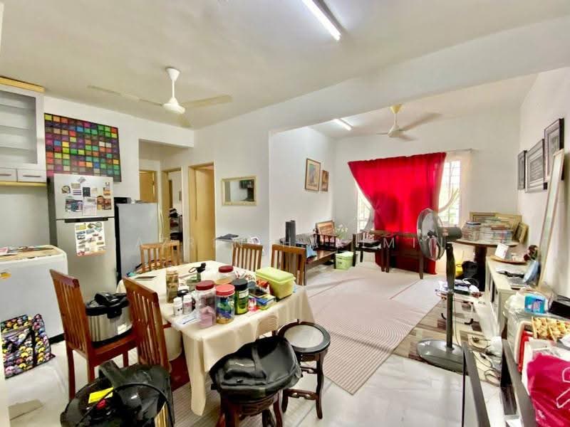 Pangsapuri untuk Dijual di Residensi Warnasari 1 - Nazrin Hakimin - Living Room - PropertyGuru.com.my