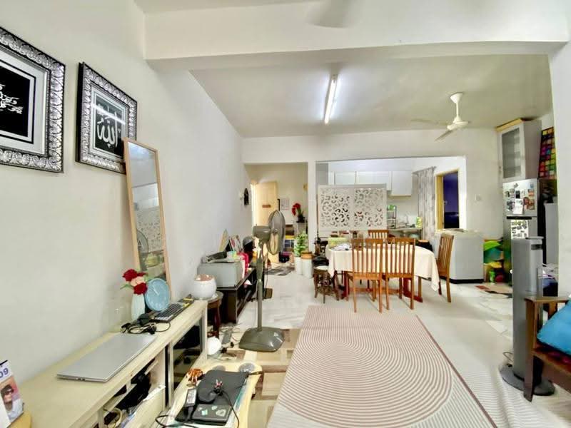 Pangsapuri untuk Dijual di Residensi Warnasari 1 - Nazrin Hakimin - Living Room - PropertyGuru.com.my