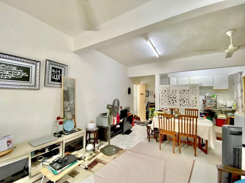 Pangsapuri untuk Dijual di Residensi Warnasari 1 - Nazrin Hakimin - Living Room - PropertyGuru.com.my
