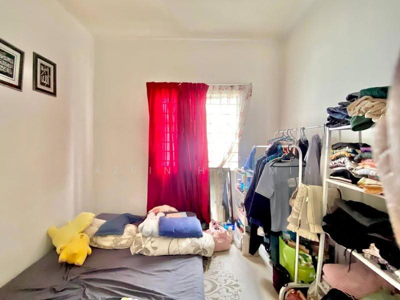 Pangsapuri untuk Dijual di Residensi Warnasari 1 - Nazrin Hakimin - Bedroom - PropertyGuru.com.my