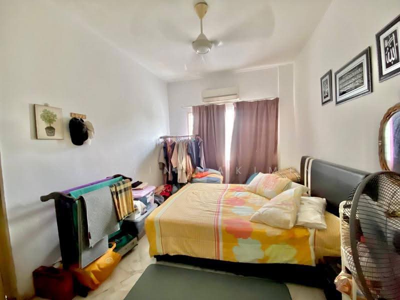 Pangsapuri untuk Dijual di Residensi Warnasari 1 - Nazrin Hakimin - Bedroom - PropertyGuru.com.my