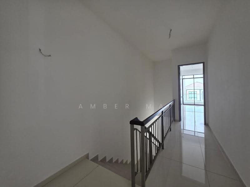 Cluster House for Sale in Austin Crest (Johor Bahru) - Amber Ma - Corridor - PropertyGuru.com.my