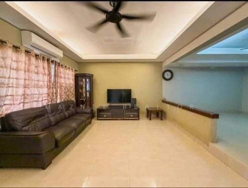 2-storey Terraced House for Rent in Prima Saujana (Kajang) - Maznee Realtor - Living Room - PropertyGuru.com.my