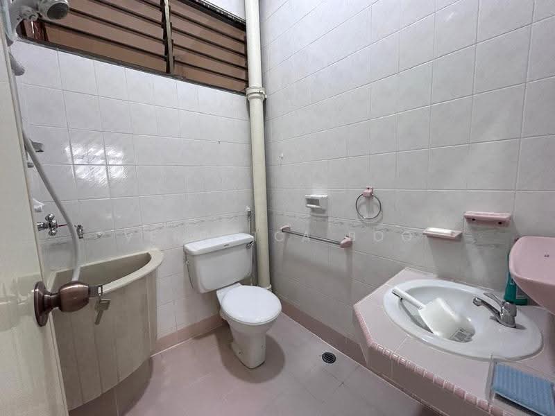 Apartment for Rent at Arratoon Court - Veronica Boo - Bathroom - PropertyGuru.com.my