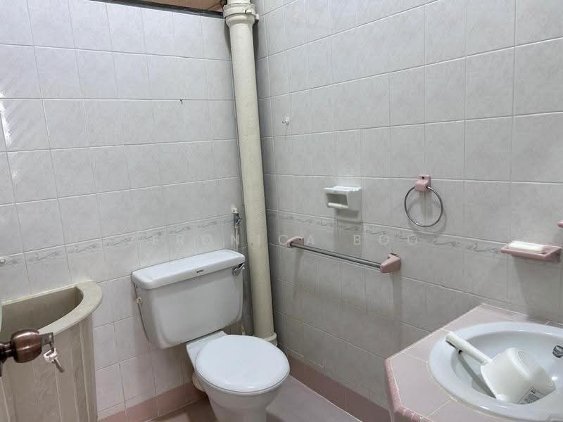 Apartment for Rent at Arratoon Court - Veronica Boo - Bathroom - PropertyGuru.com.my