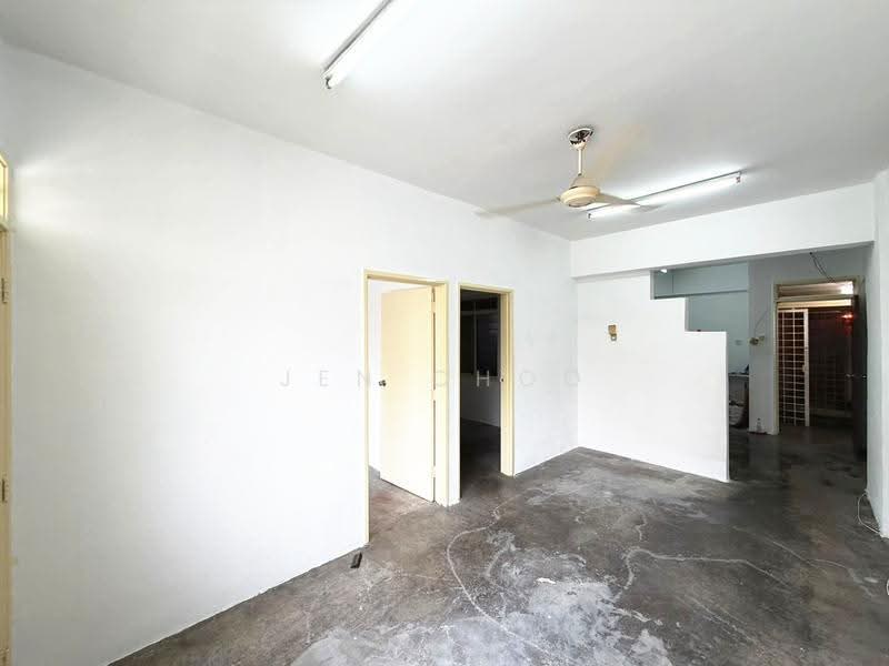 Pangsapuri untuk Disewa di Taman Lone Pine (Medium Low Cost) - Jen Choo - Living Room - PropertyGuru.com.my