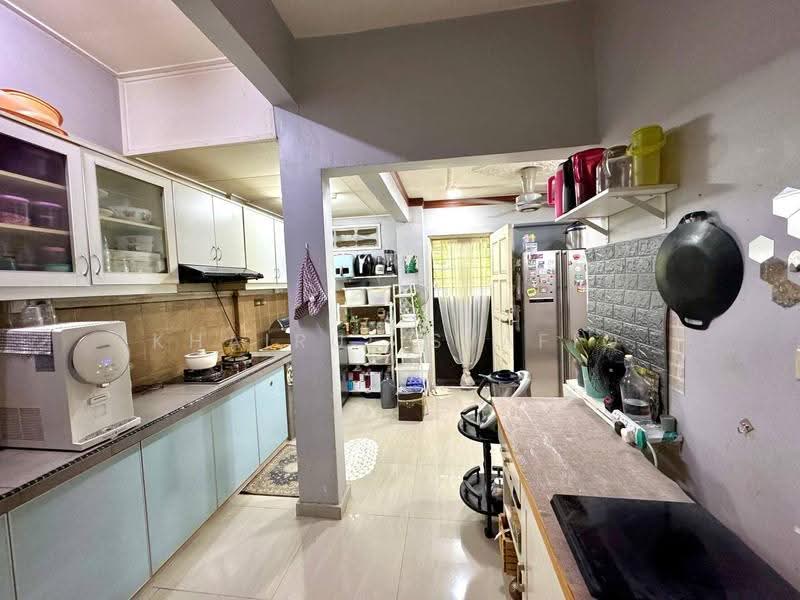 Rumah Kluster untuk Dijual di Bandar Tasik Puteri (Rawang) - Khairul Syafiq - Kitchen - PropertyGuru.com.my