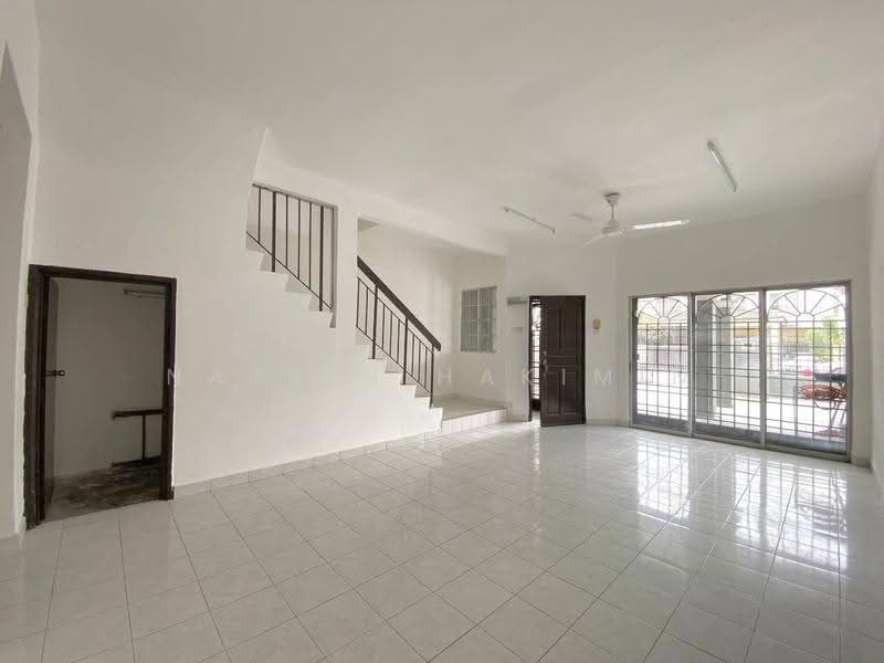Terraced House for Sale in Bandar Puteri Klang (Klang) - Nazrin Hakimin - Living Room - PropertyGuru.com.my