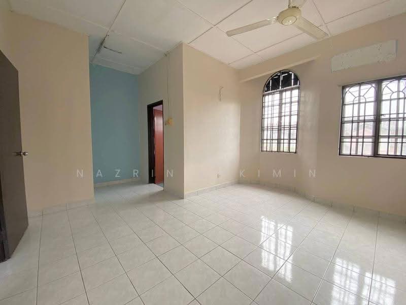 Terraced House for Sale in Bandar Puteri Klang (Klang) - Nazrin Hakimin - Living Room - PropertyGuru.com.my