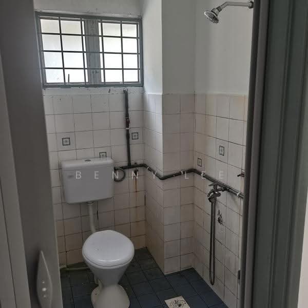 Apartment for Rent at Pangsapuri Senja - Benny Lee - Bathroom - PropertyGuru.com.my