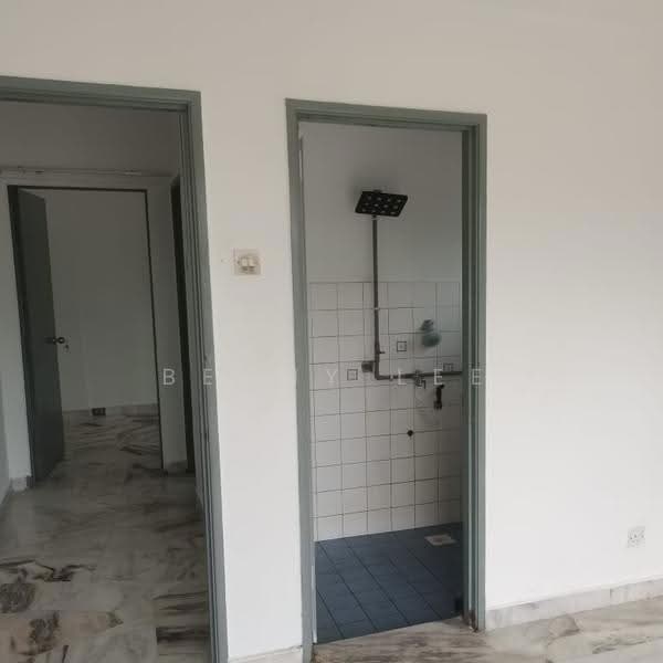 Apartment for Rent at Pangsapuri Senja - Benny Lee - Bathroom - PropertyGuru.com.my