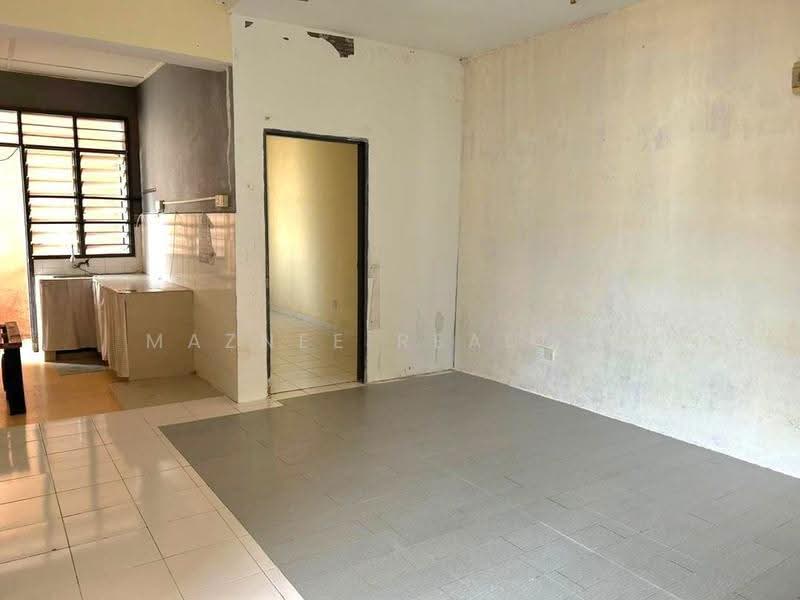 Pangsapuri untuk Dijual di Pangsapuri Sri Baiduri - Maznee Realtor - Kitchen - PropertyGuru.com.my