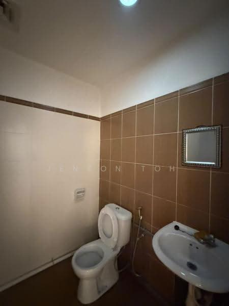 Office for Rent in Kepong (Kuala Lumpur) - Jenson Toh - Bathroom - PropertyGuru.com.my