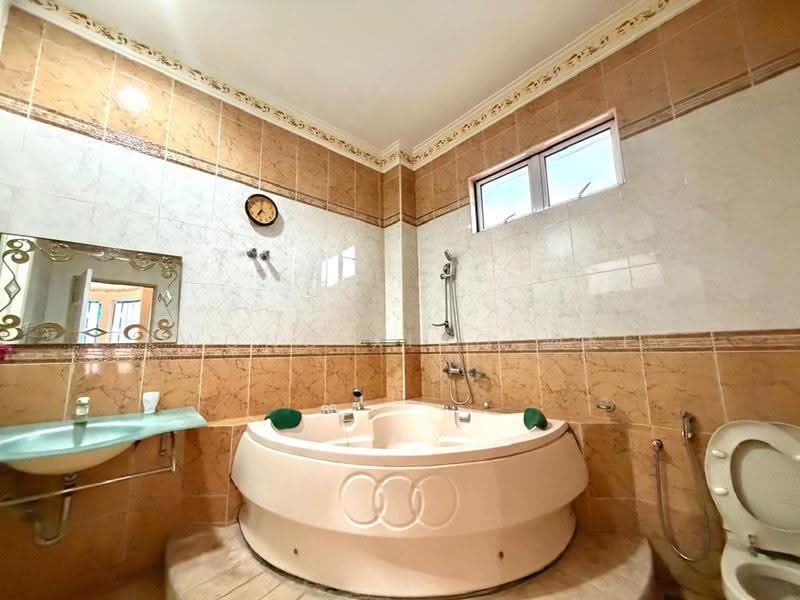 Bungalow House for Sale in Kota Damansara (Selangor) - Kwong Xiao Wei - Bathroom - PropertyGuru.com.my
