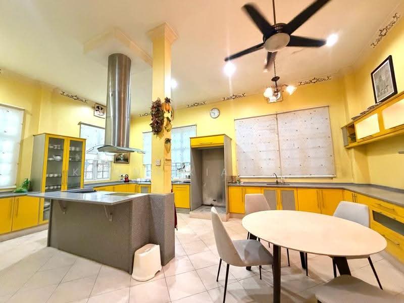 Bungalow House for Sale in Kota Damansara (Selangor) - Kwong Xiao Wei - Kitchen - PropertyGuru.com.my