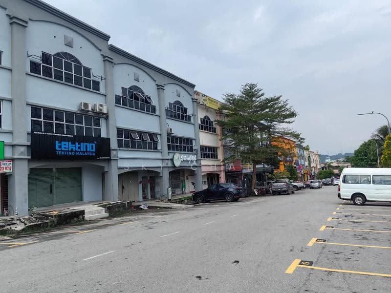 Office for Rent in Pusat Perdagangan Seri Kembangan (Seri Kembangan) - Sky Chan - PropertyGuru.com.my