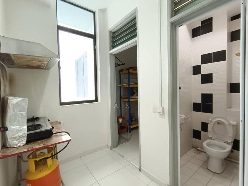 Kediaman Servis untuk Disewa di The Sky Executive Suites - Yoland . - Kitchen - PropertyGuru.com.my