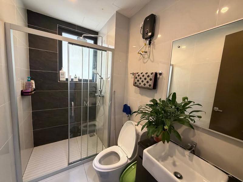 Condominium for Sale at Bay Point @ Country Garden Danga Bay - May Lee - Bathroom - PropertyGuru.com.my