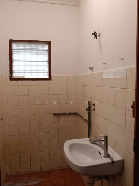 Rumah Teres 2-Tingkat untuk Dijual di Usj 6 (Subang Jaya) - Cindy Ng - Bathroom - PropertyGuru.com.my