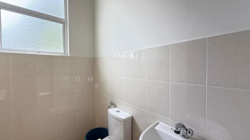 Semi-Detached House for Sale in Hill Park (Semenyih) - Tommy Wong Phang - Bathroom - PropertyGuru.com.my