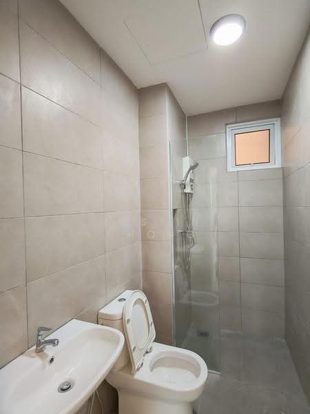 Kondominium untuk Disewa di d'Brightton - Justin Chong - Bathroom - PropertyGuru.com.my