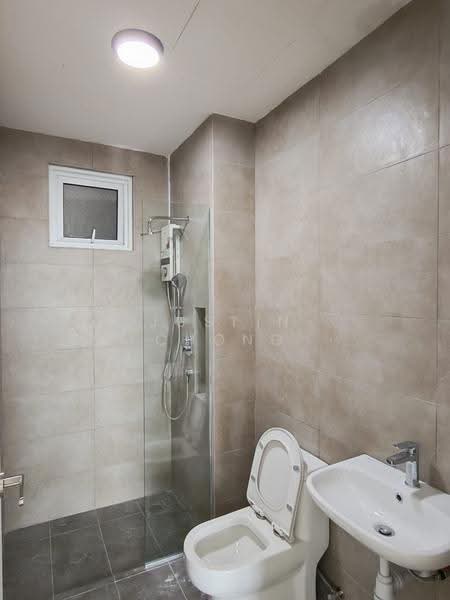Kondominium untuk Disewa di d'Brightton - Justin Chong - Bathroom - PropertyGuru.com.my