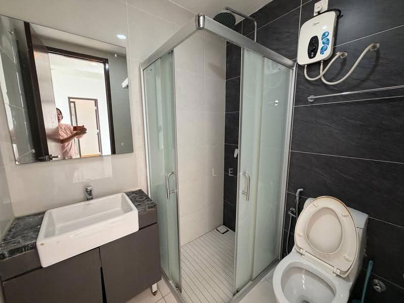 Condominium for Sale at Royal Strand @ Country Garden Danga Bay - May Lee - Bathroom - PropertyGuru.com.my