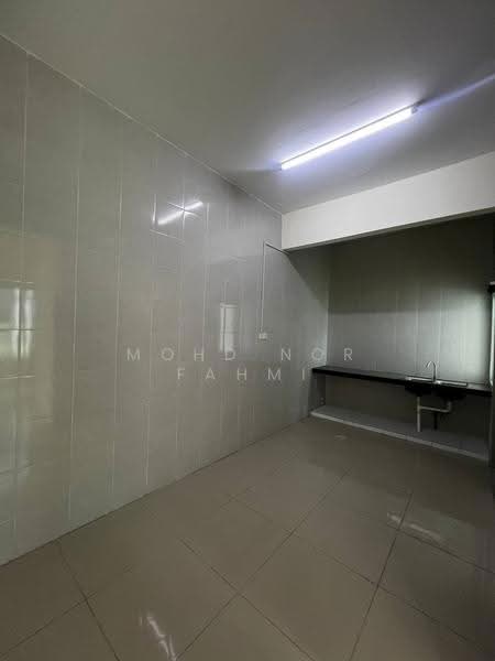 Semi-Detached House for Sale in Bandar Saujana Putra (Tanjong Duabelas) - Mohd Nor Fahmi - Kitchen - PropertyGuru.com.my