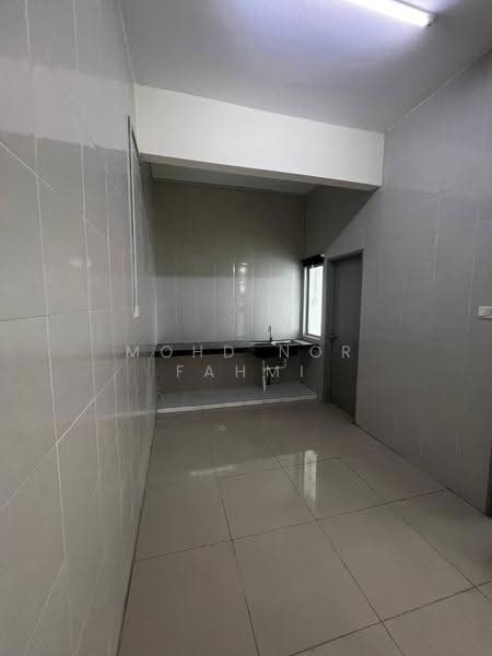 Semi-Detached House for Sale in Bandar Saujana Putra (Tanjong Duabelas) - Mohd Nor Fahmi - Kitchen - PropertyGuru.com.my