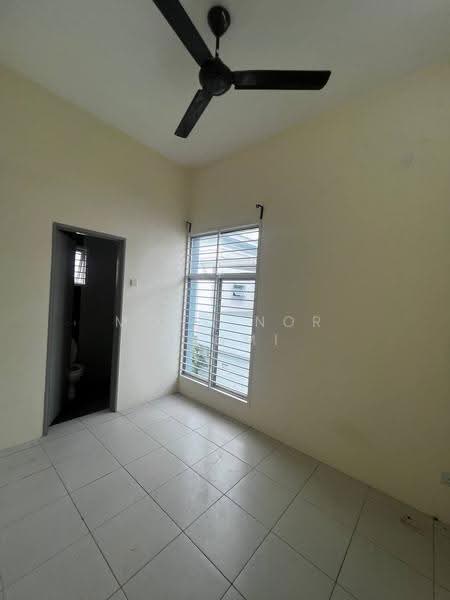 Semi-Detached House for Sale in Bandar Saujana Putra (Tanjong Duabelas) - Mohd Nor Fahmi - Interior - PropertyGuru.com.my