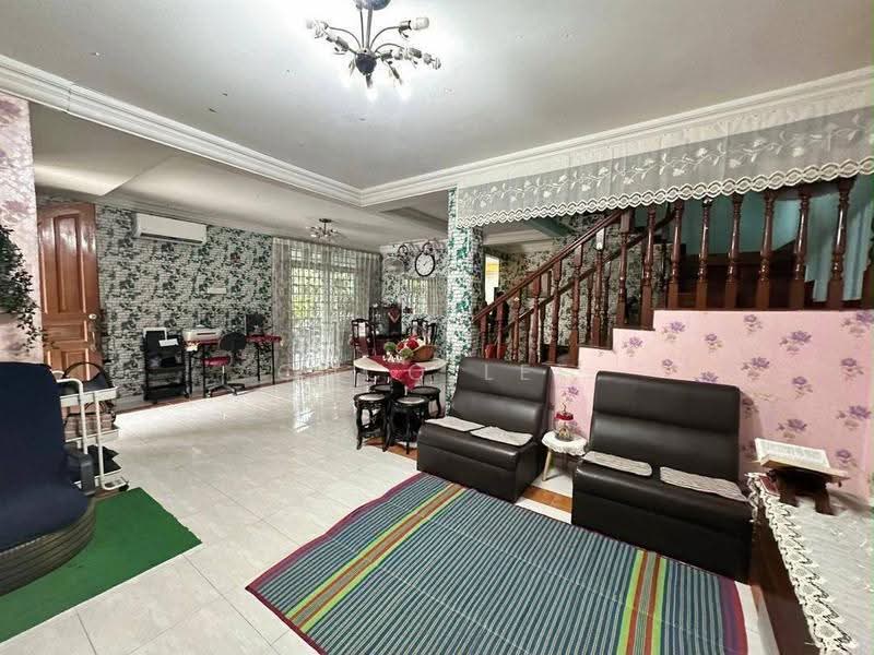 Semi-Detached House for Sale in Taman Bukit Kempas (Tampoi) - Coco Lee - Living Room - PropertyGuru.com.my