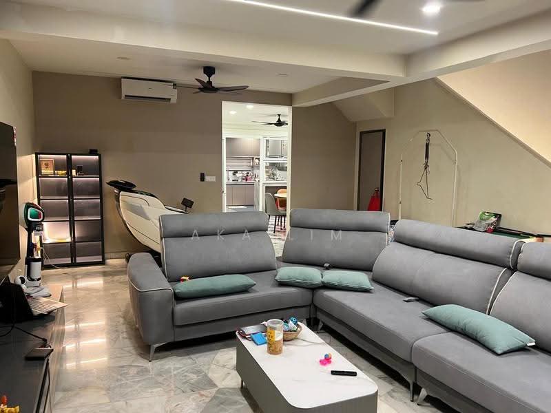 2-storey Terraced House for Rent in Petaling Jaya (Selangor) - Aka Lim - Living Room - PropertyGuru.com.my