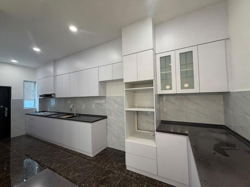 Cluster House for Sale in Kulai (Johor) - Jesy Tey - Kitchen - PropertyGuru.com.my