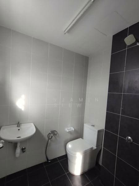 Pangsapuri untuk Dijual di D'Cerrum Apartment - Benjamin Siew - Bathroom - PropertyGuru.com.my