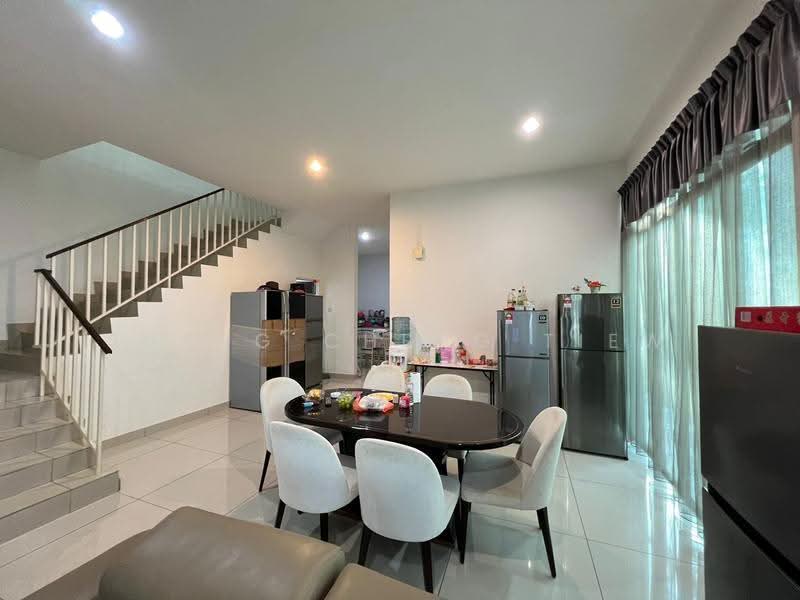 Cluster House for Rent in Taman Mount Austin (Tebrau) - Sheng Cheng Tiew - Living Room - PropertyGuru.com.my