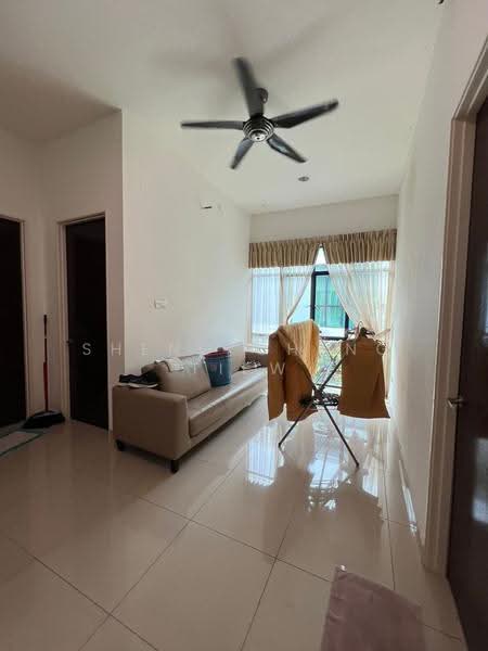 Cluster House for Rent in Taman Mount Austin (Tebrau) - Sheng Cheng Tiew - Living Room - PropertyGuru.com.my