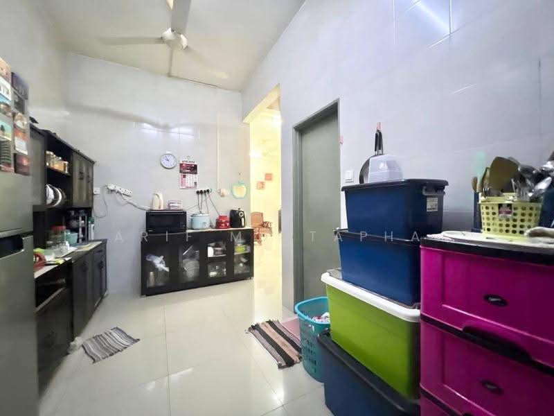 Cluster House for Sale in Bandar Saujana Putra (Tanjong Duabelas) - Arif Mustapha - Kitchen - PropertyGuru.com.my