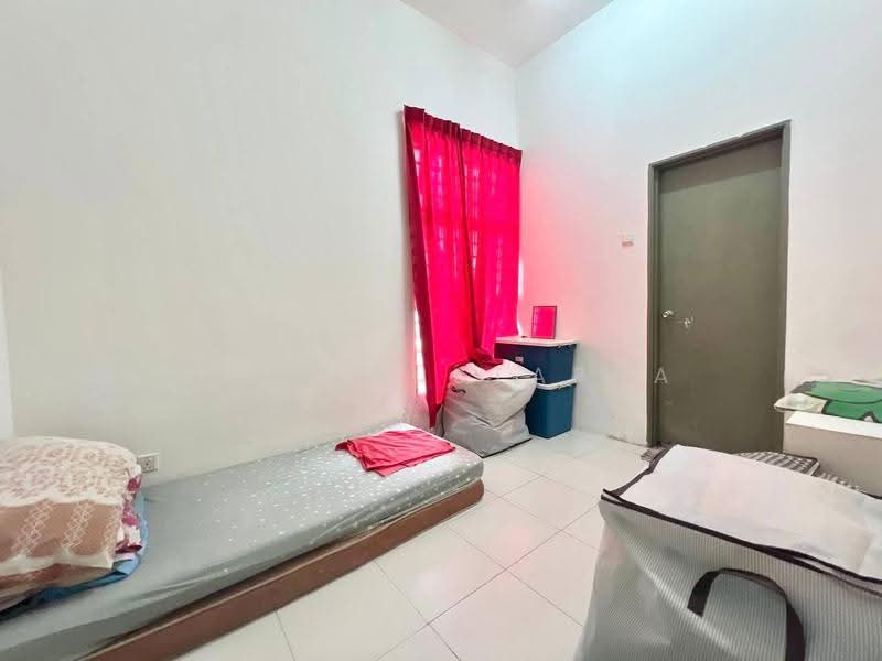 Cluster House for Sale in Bandar Saujana Putra (Tanjong Duabelas) - Arif Mustapha - Bedroom - PropertyGuru.com.my