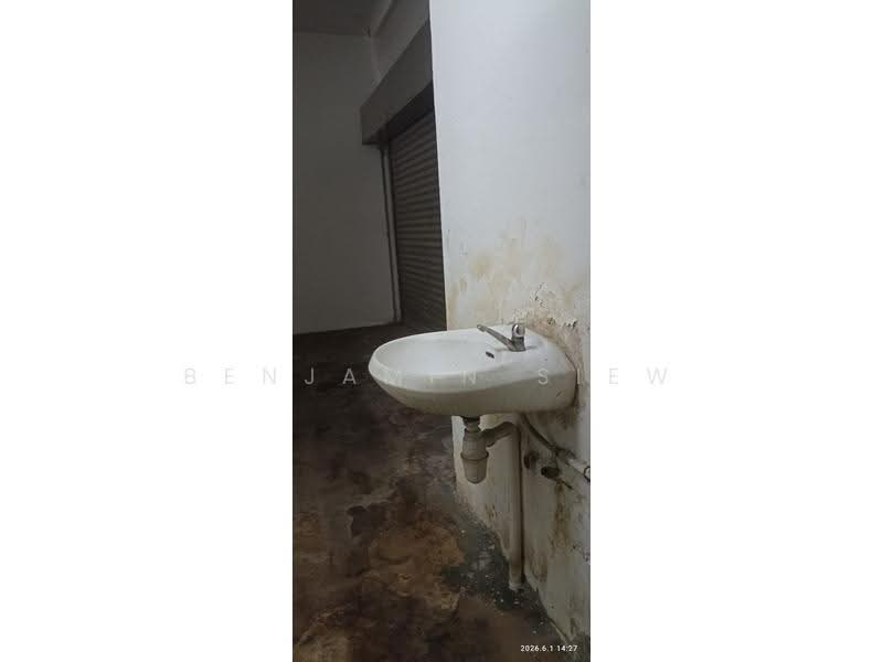 Shop / Office for Rent in Taman Kajang Utama (Kajang) - Benjamin Siew - Interior - PropertyGuru.com.my