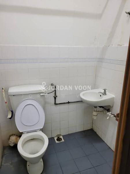 Pangsapuri untuk Dijual di Taman Jubilee Phase 5 - Jordan Voon - Bathroom - PropertyGuru.com.my
