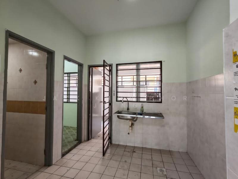 2-storey Terraced House for Rent in Shah Alam (Selangor) - Jack Khor Phor Jiing - Kitchen - PropertyGuru.com.my