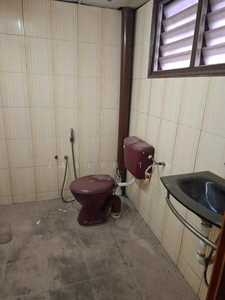 Factory for Rent in Masai (Johor) - Jaslyn Tan - Bathroom - PropertyGuru.com.my