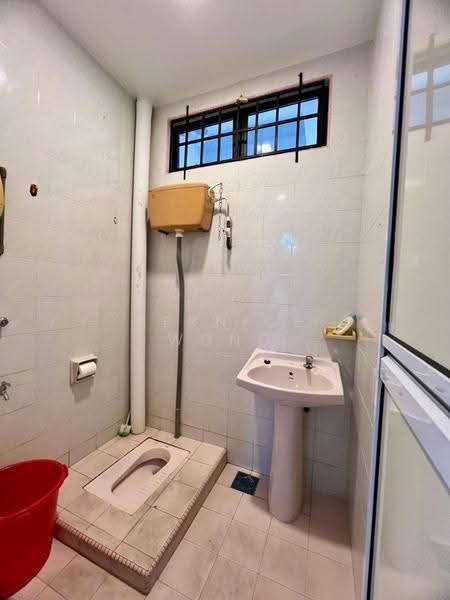 Rumah Berkembar untuk Dijual di Taman Johor Jaya (Johor Bahru) - Vernice Wong - Bathroom - PropertyGuru.com.my