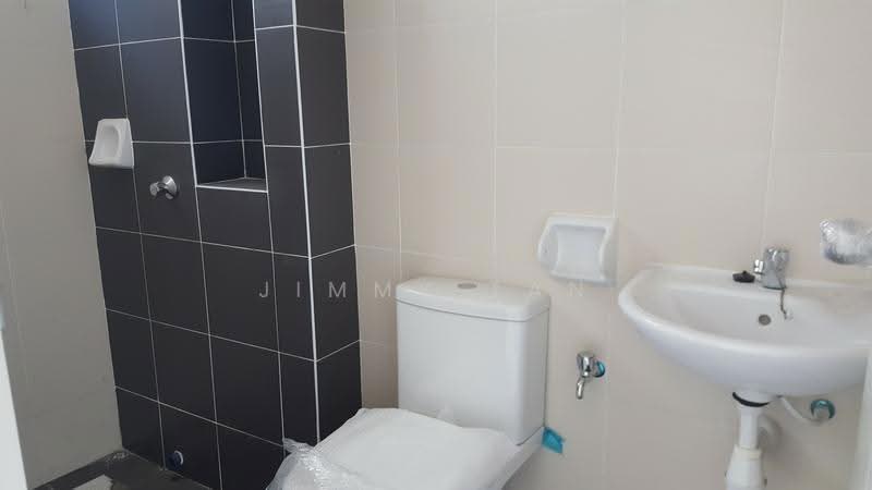 2-storey Terraced House for Sale in Bandar Seri Coalfields (Sungai Buloh) - Jimmy Tan - Bathroom - PropertyGuru.com.my